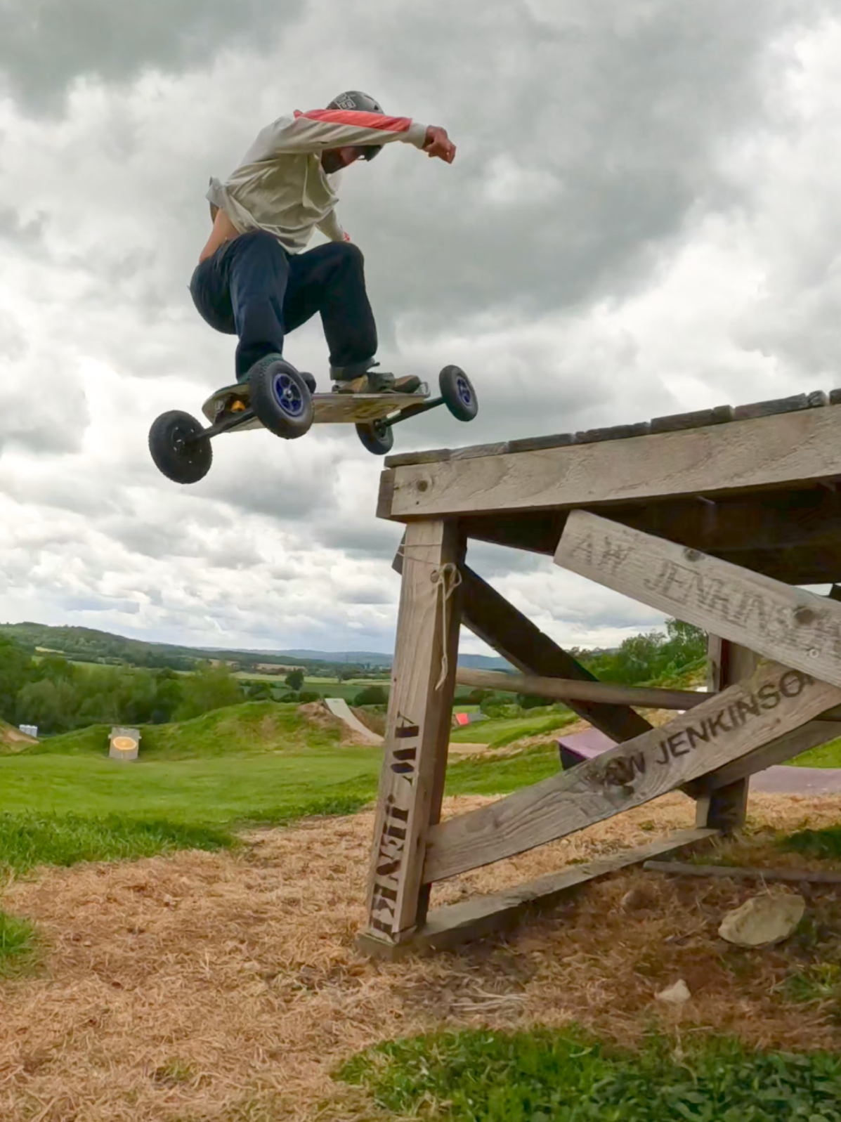 @UKMountainboarding