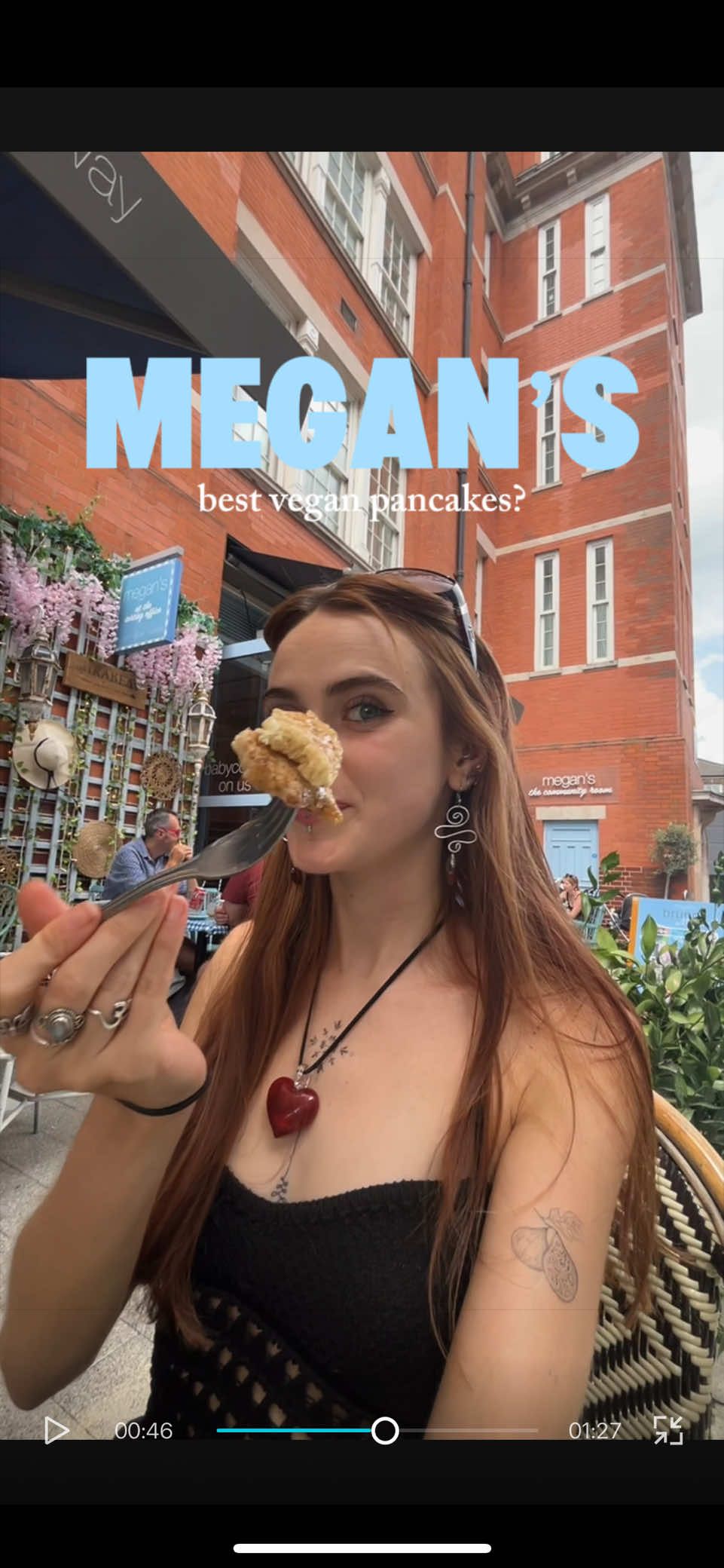 @robyn 𖤓 vegan eats & travel