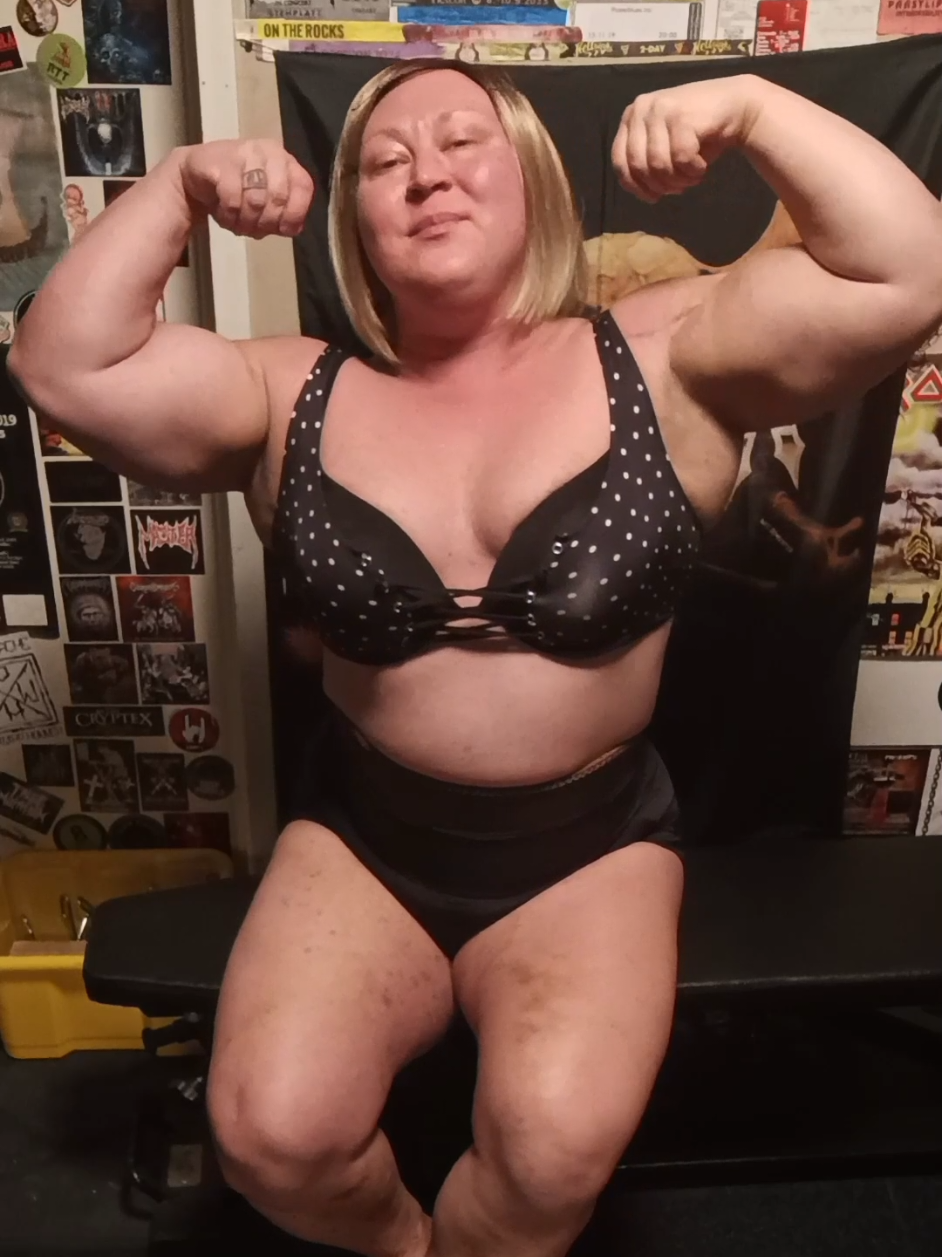 @Anna K Powerlifter