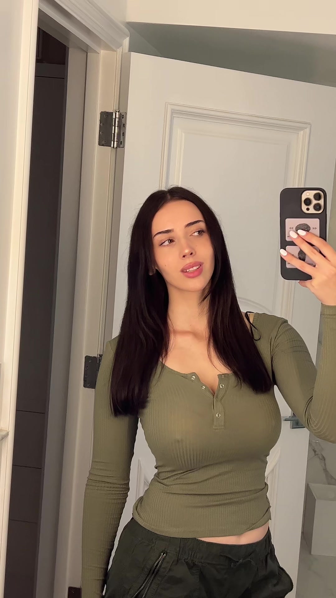 Tonight’s the night #dexter #usa #la Yes (@eliza.deniz)