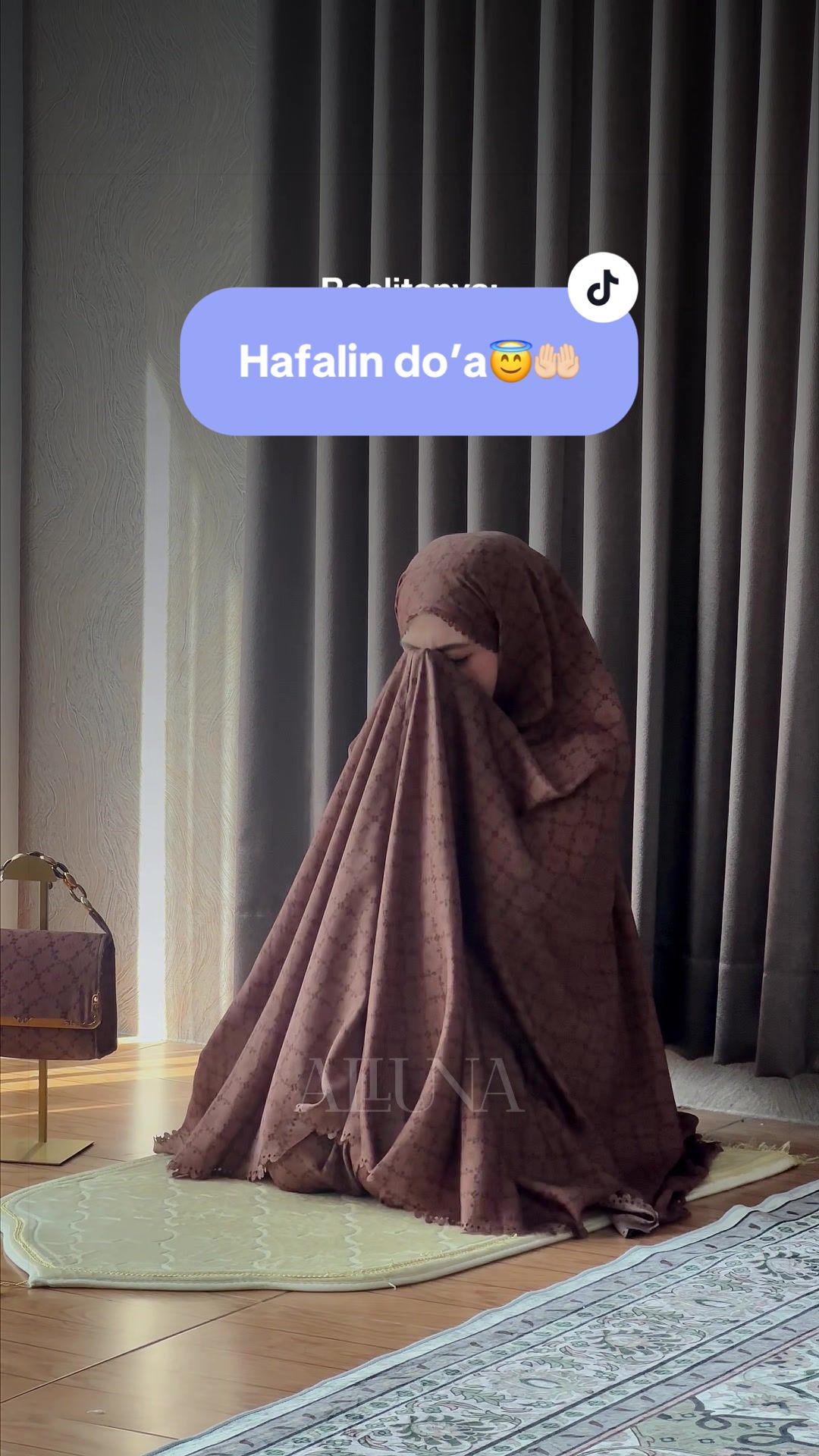 @Alluna