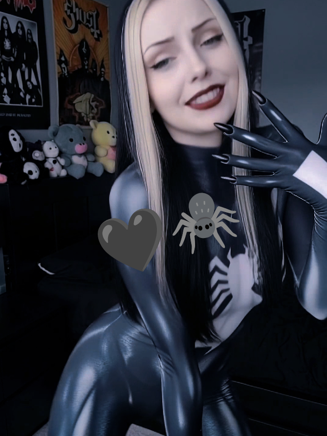 @Valentina Noir 🖤