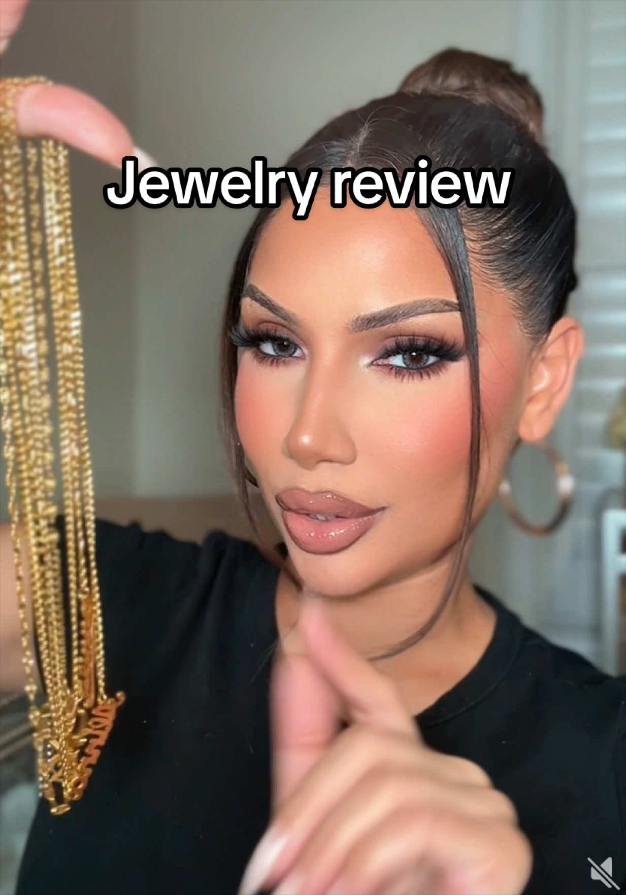 @Makeupbyalinna
