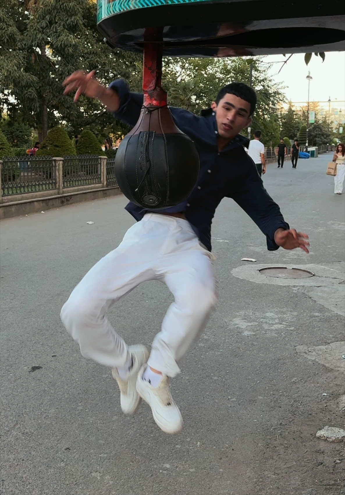 @𝗠 𝗘 𝟴 𝟱 🌍