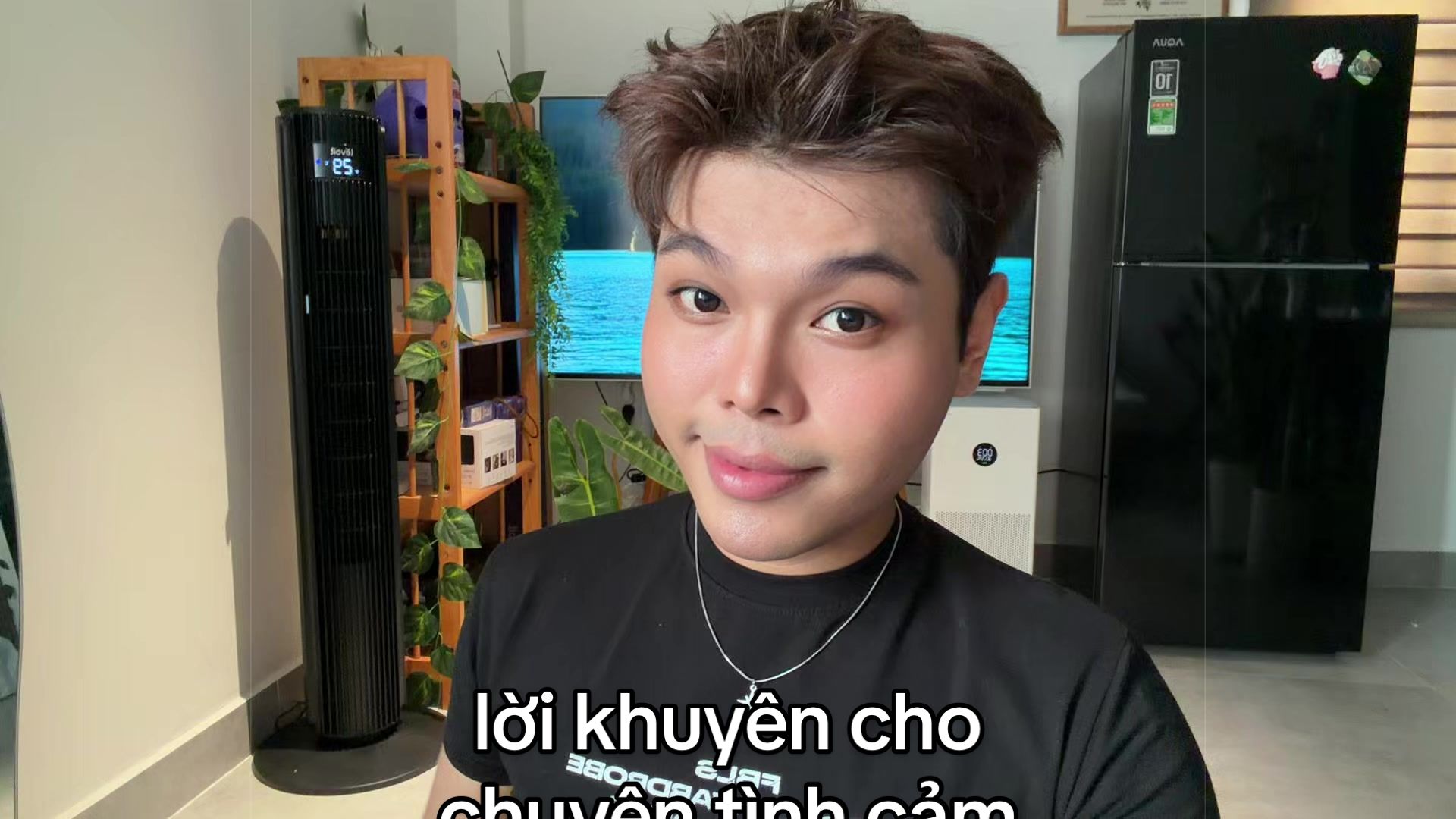 @Một chiếc &ocirc;m nhỏ ch&iacute;u
