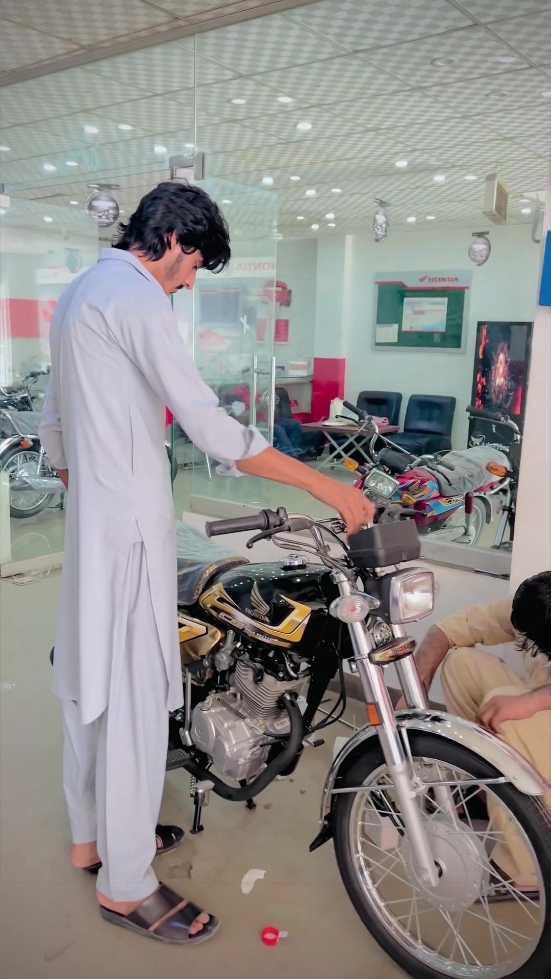 @ملک زبیر گھلو 👑