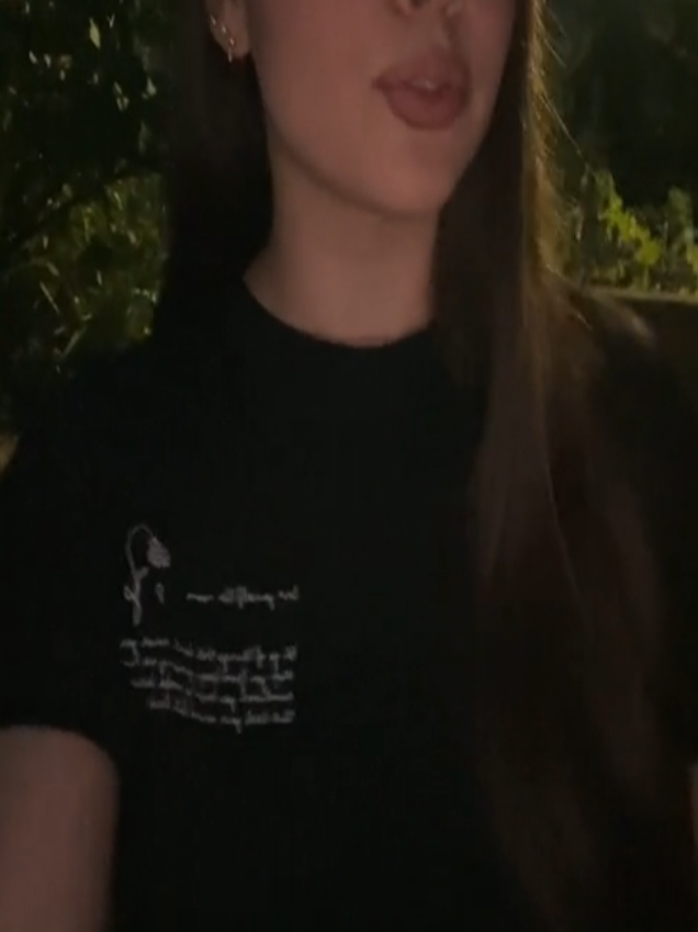 @𝐄