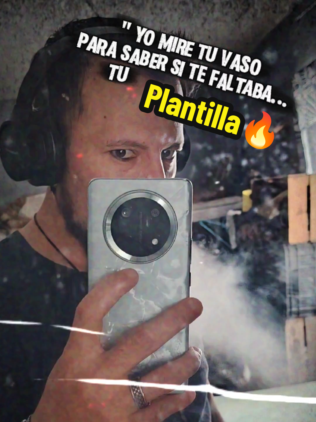 @\,,/•_•\,,/