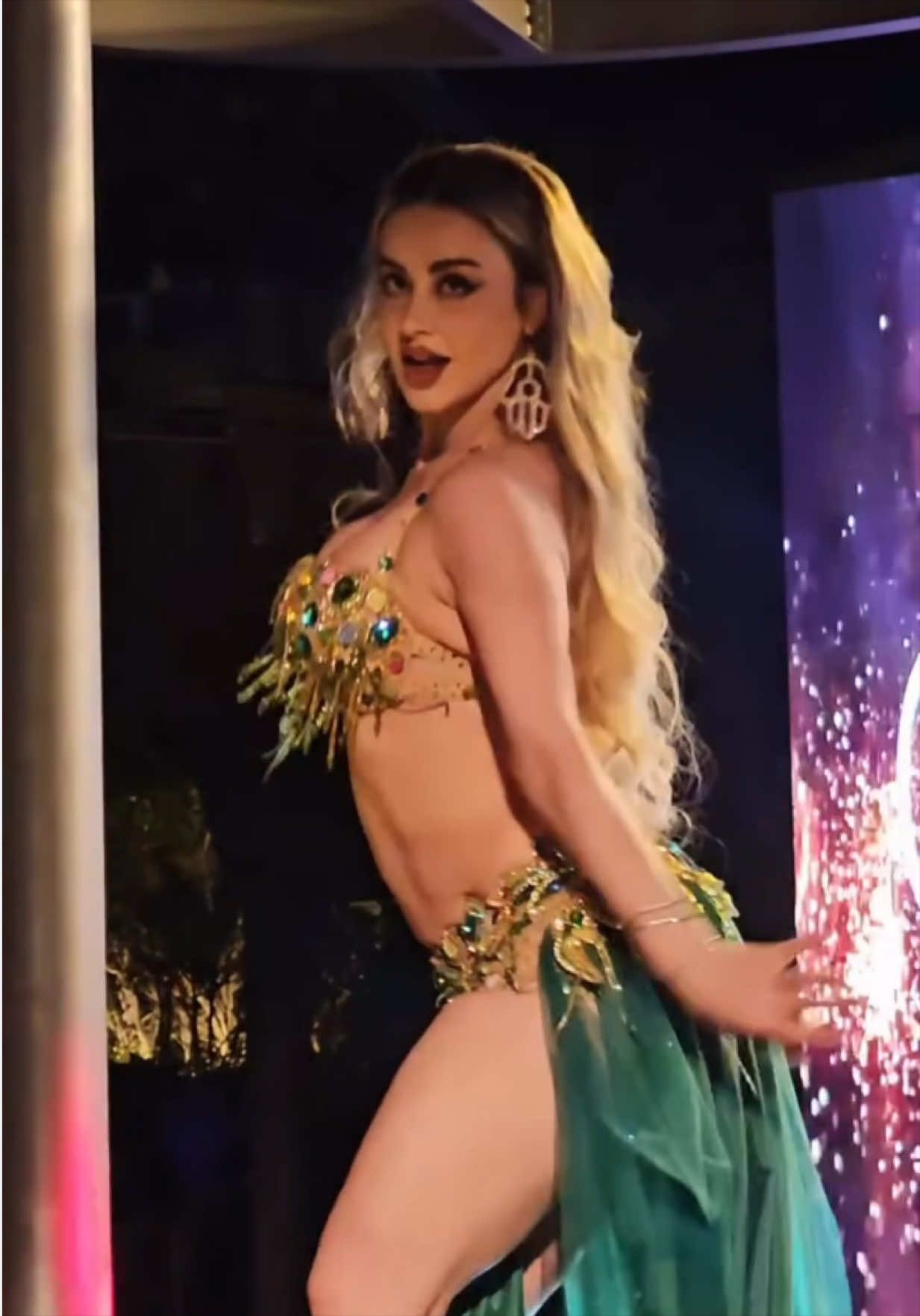@Oxana Bazaeva