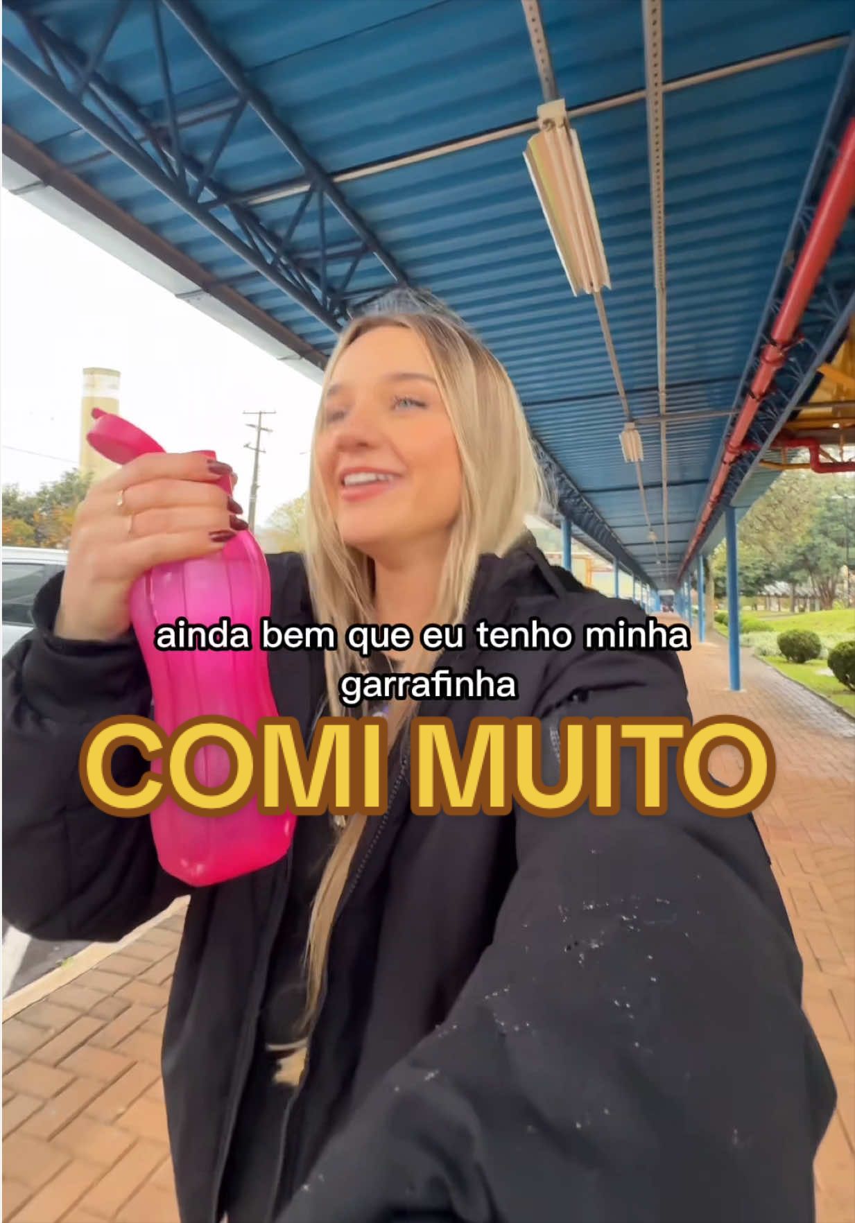 @Larissa 🍉 menina do RU