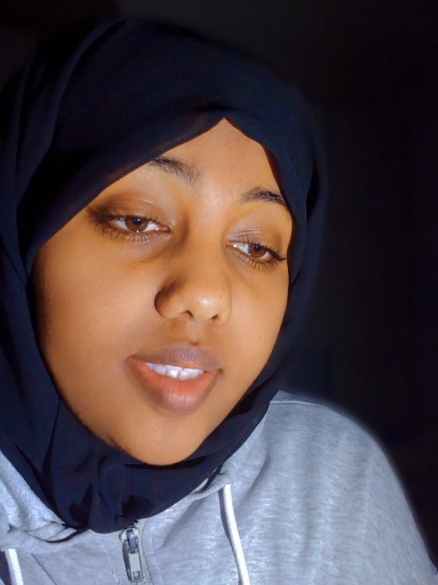 @Ashitii 🦋.....👆🧕🍫👑