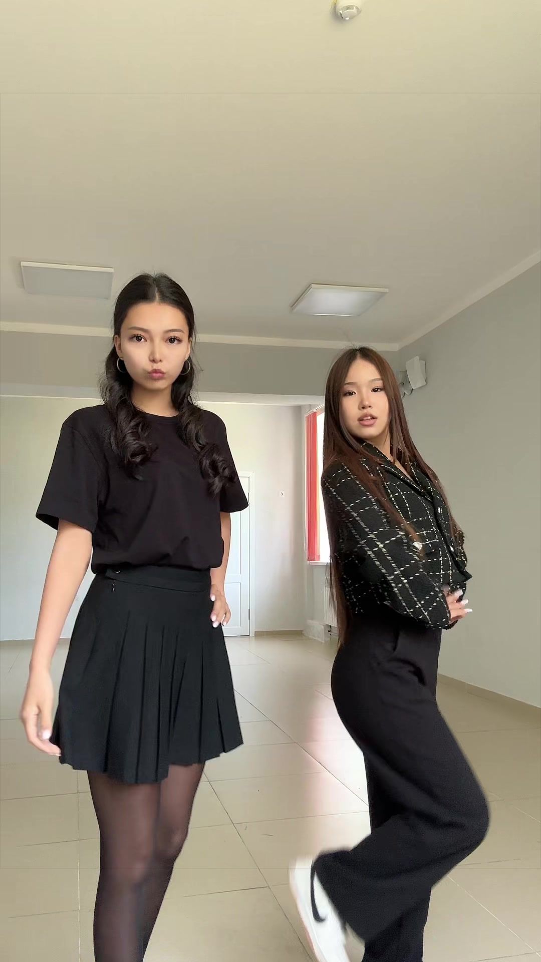 @Аконя