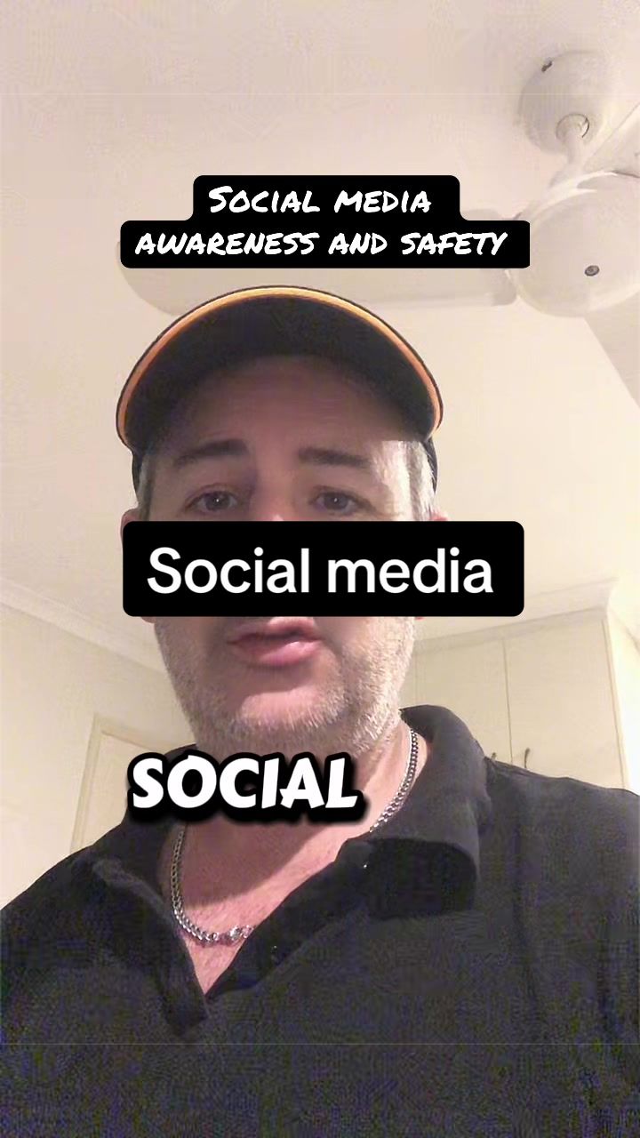 @Robbie Mac social