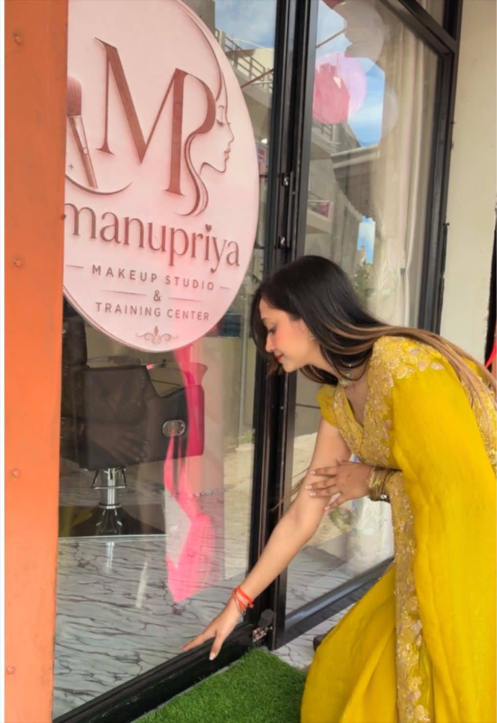 @Manupriyamakeupstudio