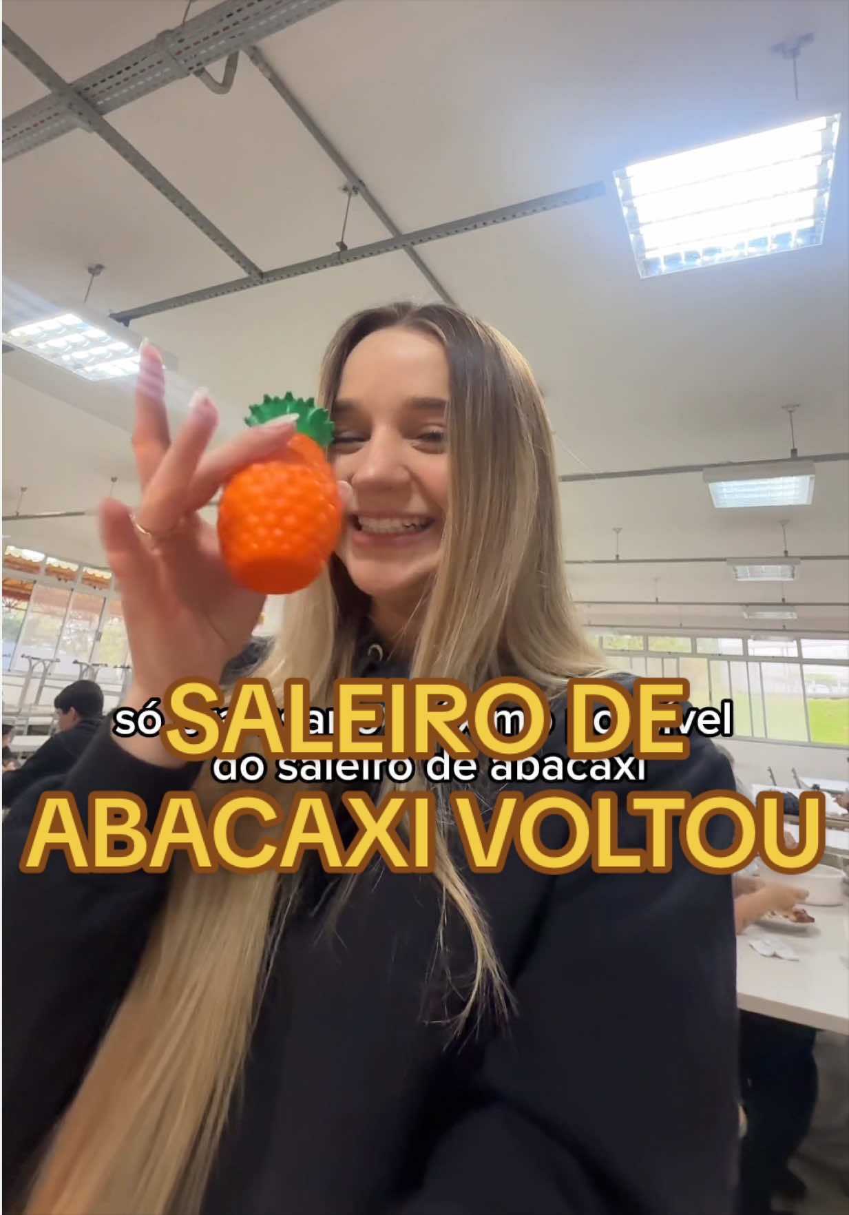 @Larissa 🍉 menina do RU