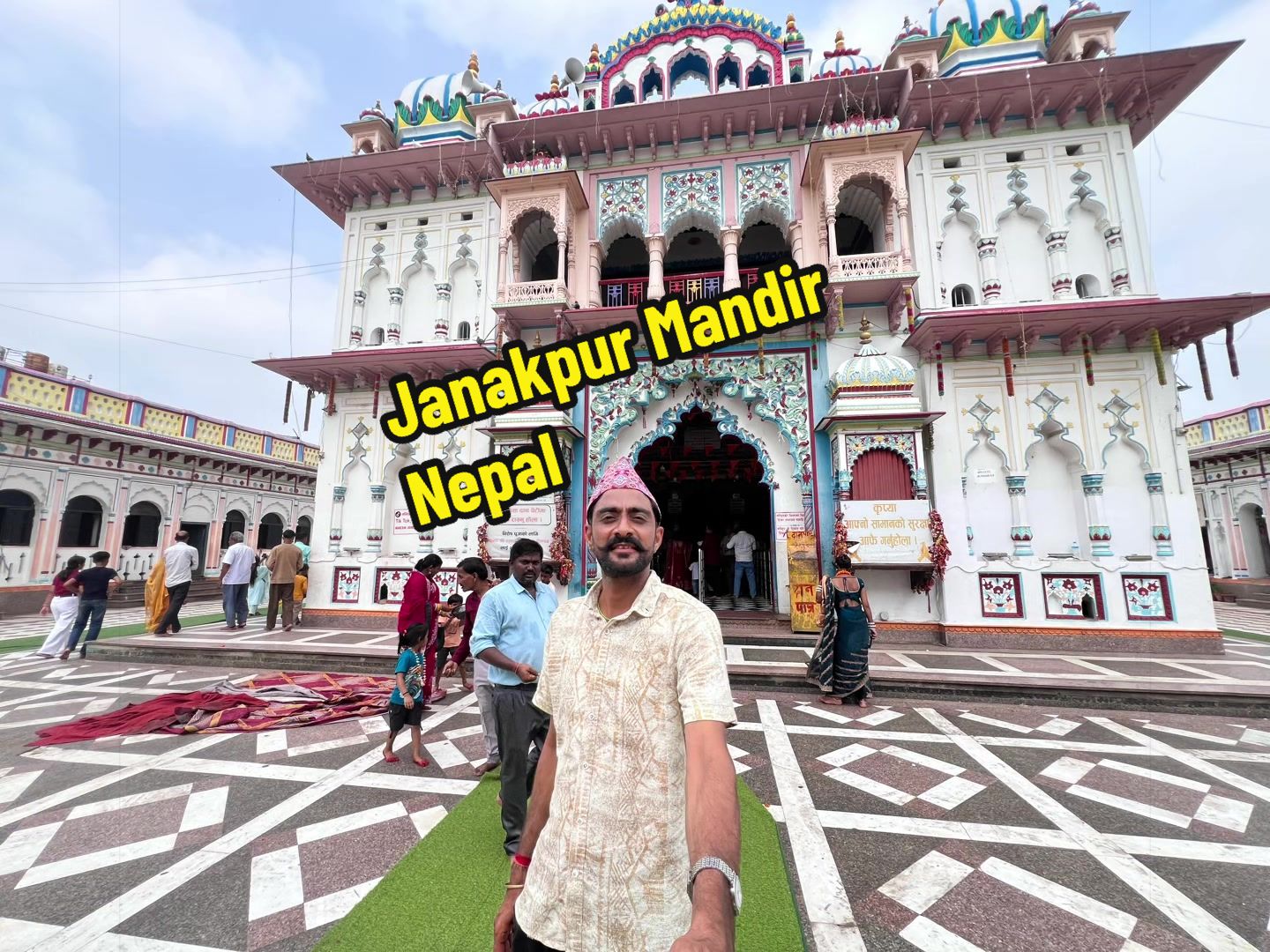 @Saroop Khatri 🕉️🇵🇰