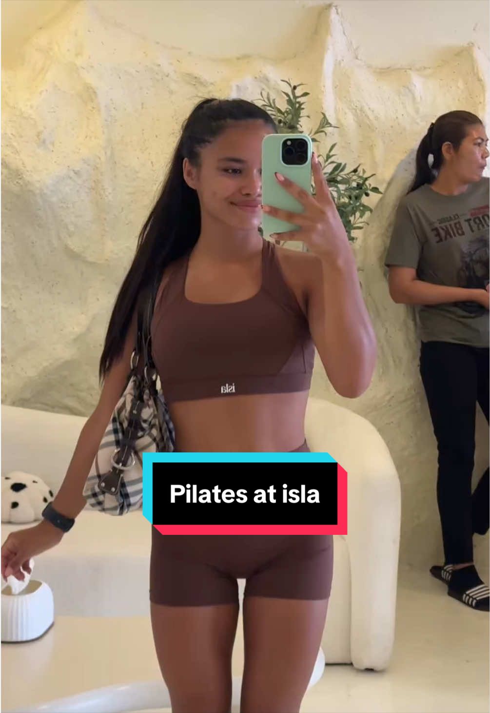 @itslararaes