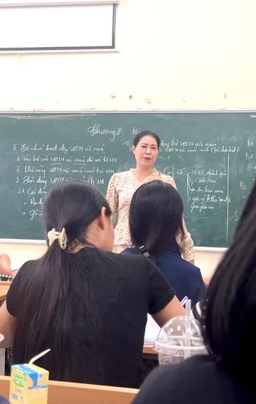 @C&Ocirc; THU &Acirc;M NHẠC
