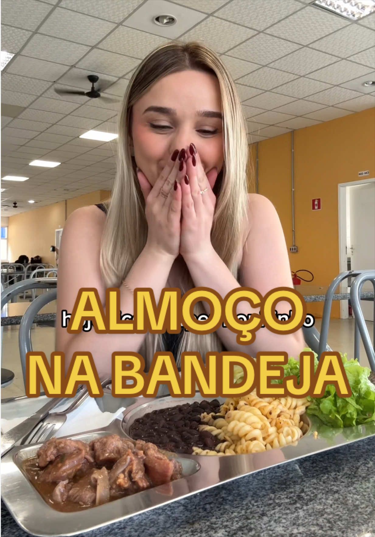 @Larissa 🍉 menina do RU
