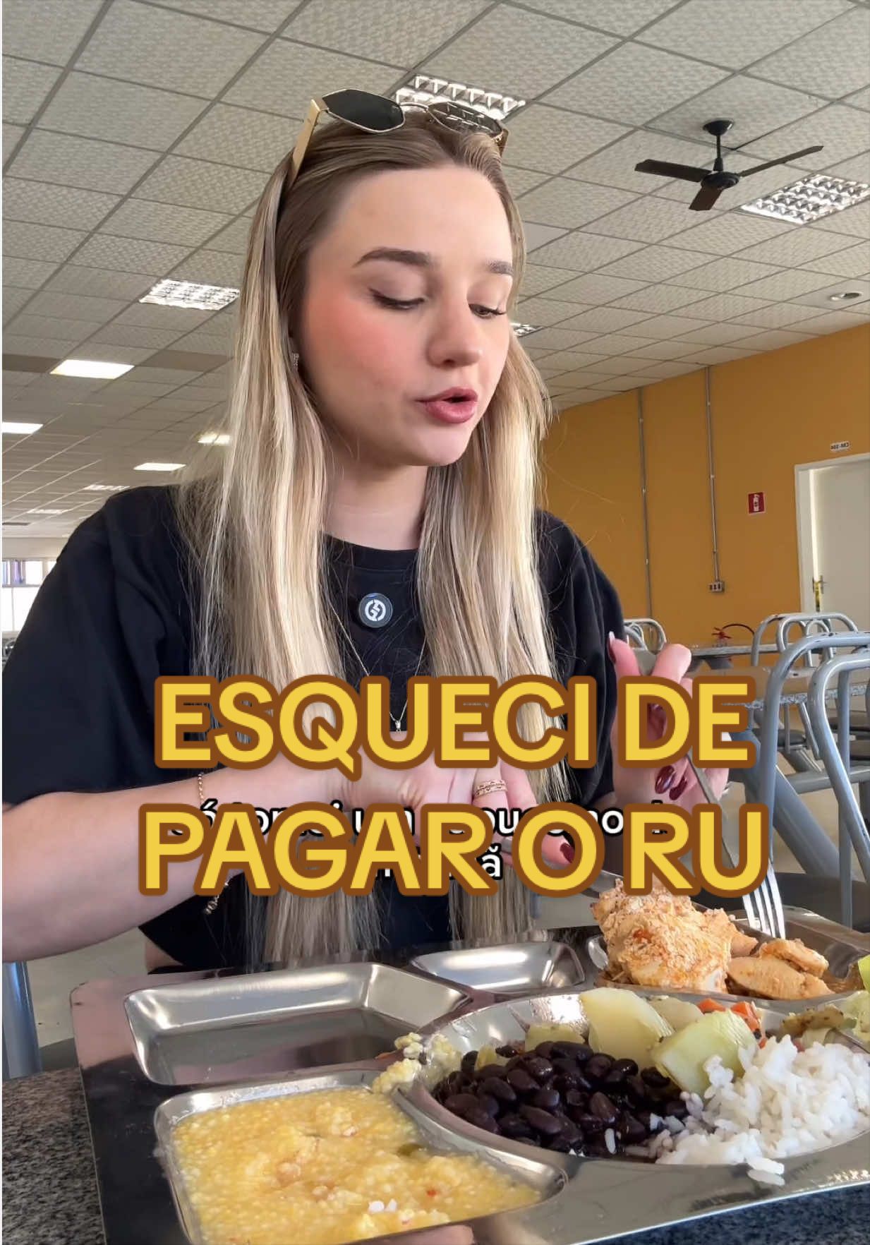 @Larissa 🍉 menina do RU