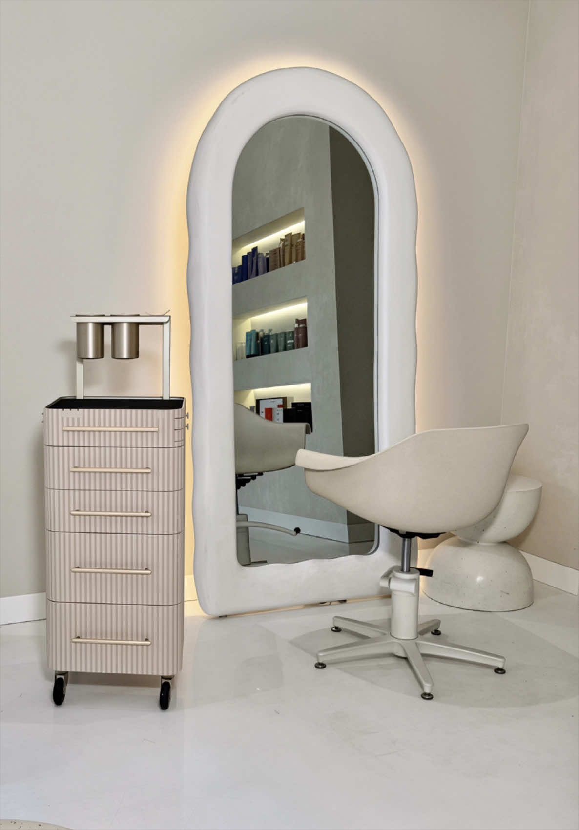 @Us. Hair Official