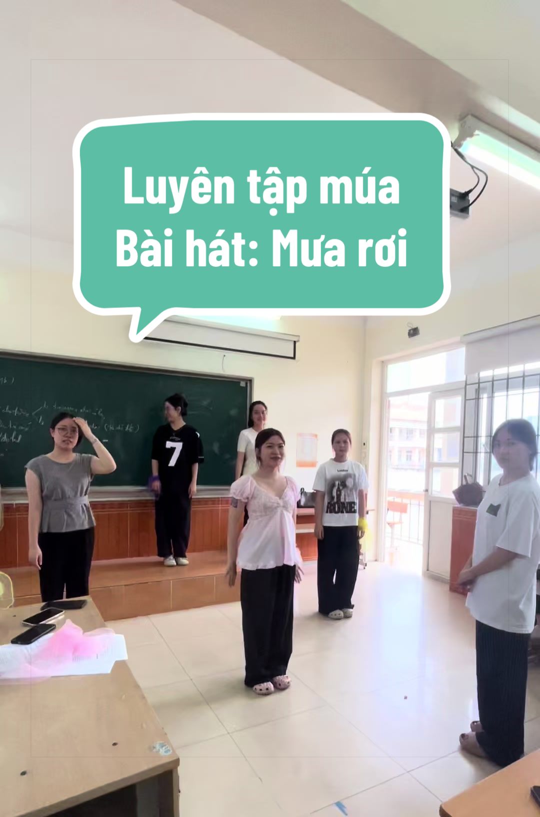 @C&Ocirc; THU &Acirc;M NHẠC