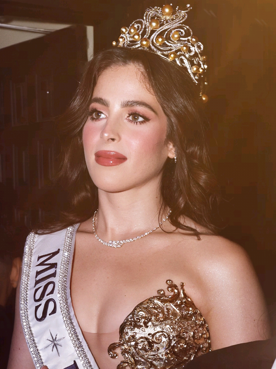 @ᴄʀᴏᴡɴ ✶ ᴠᴇʀꜱᴇ
