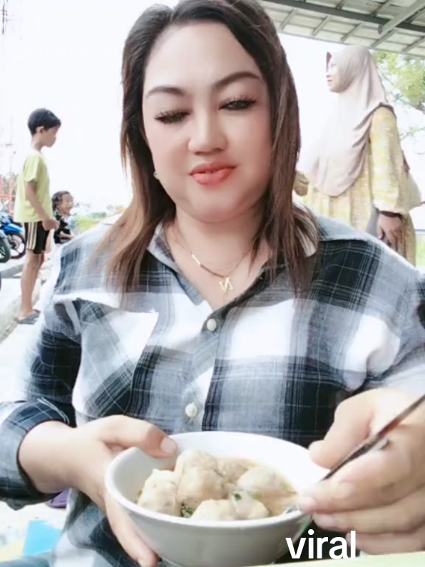 @putri shofia04