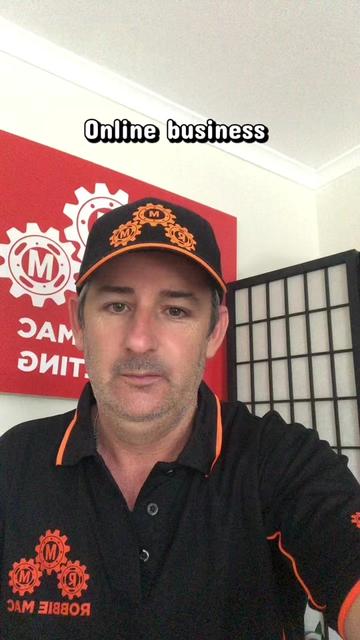 @Robbie Mac social