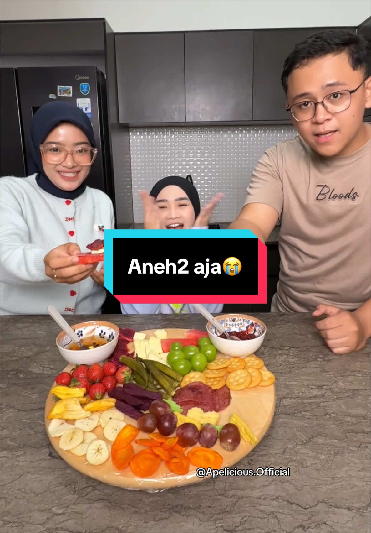 @APELICIOUS OFFICIAL