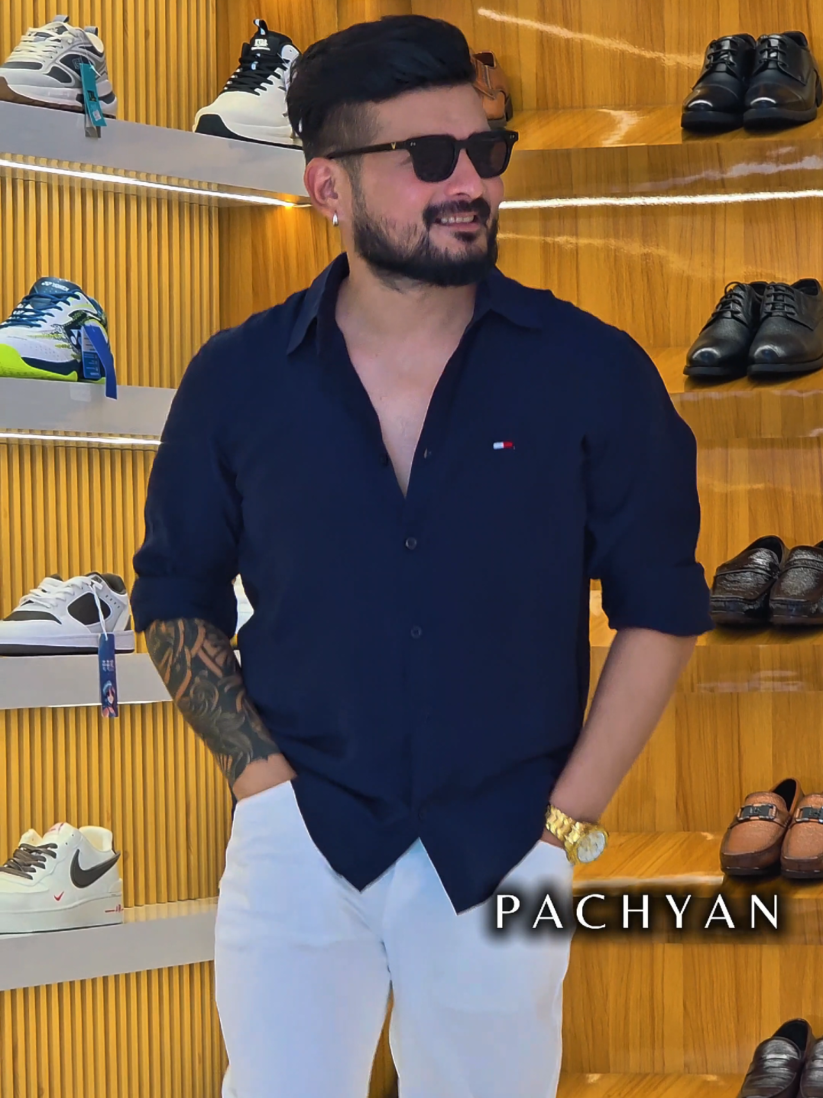 @पछ्याण wears