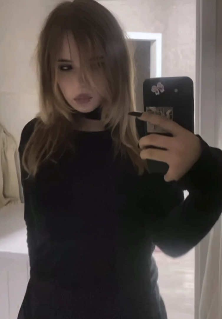 @paledollie