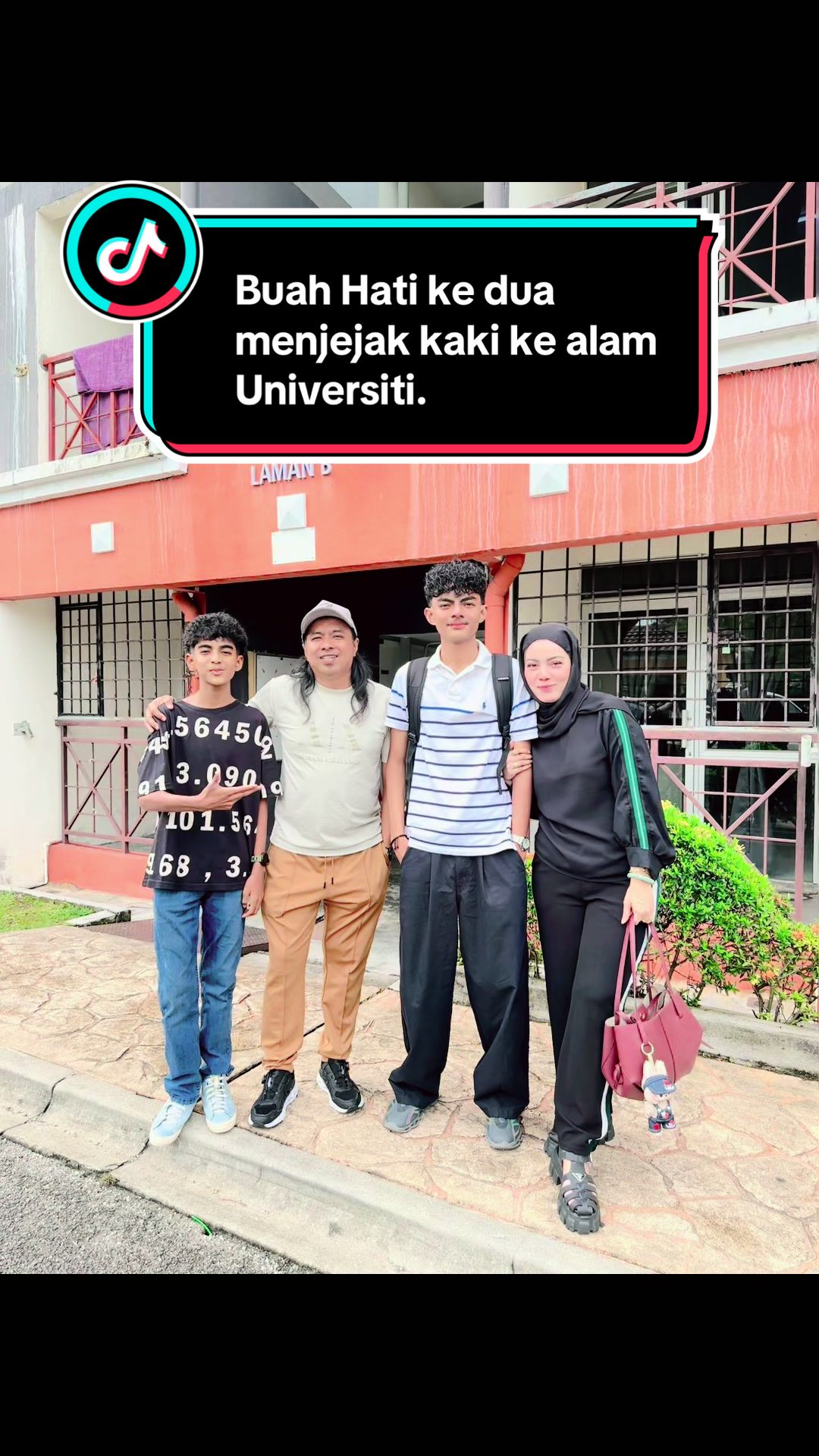 @Poey Stings^