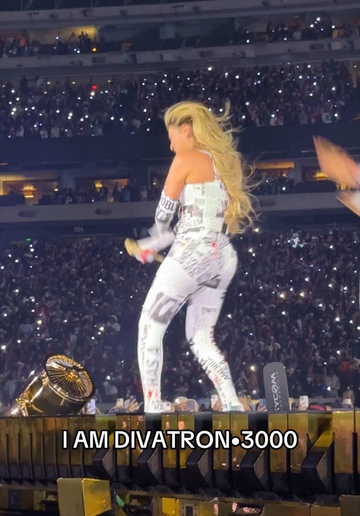 @divatron.3000