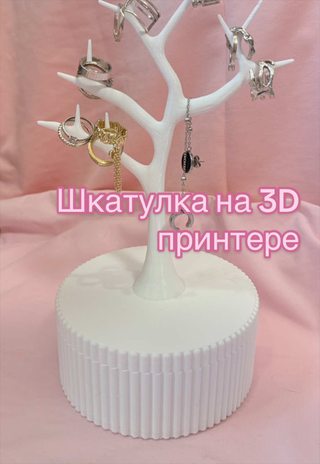 @esther_hawk