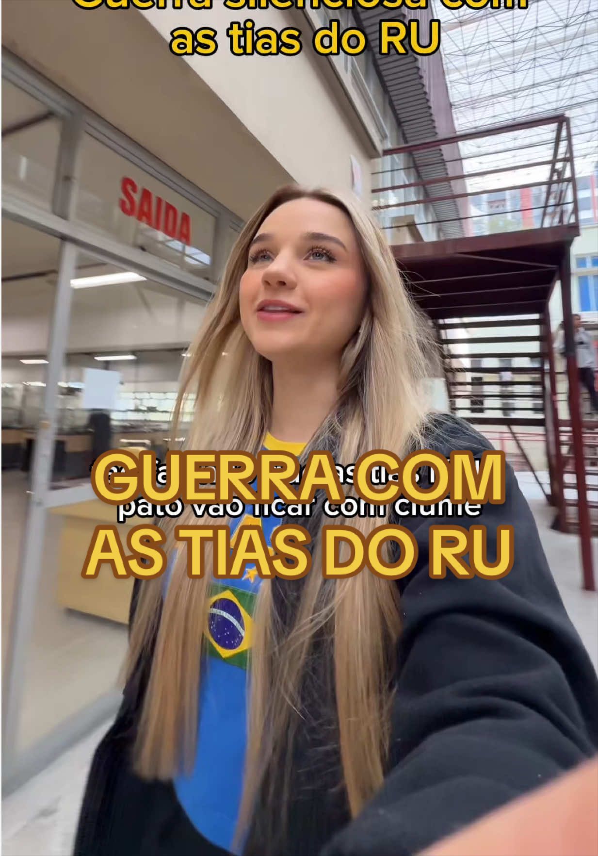 @Larissa 🍉 menina do RU