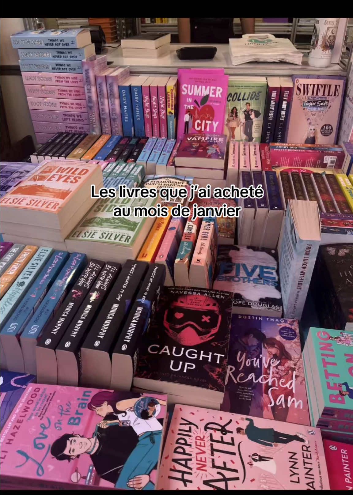 @Mélodie Cruz📚💜