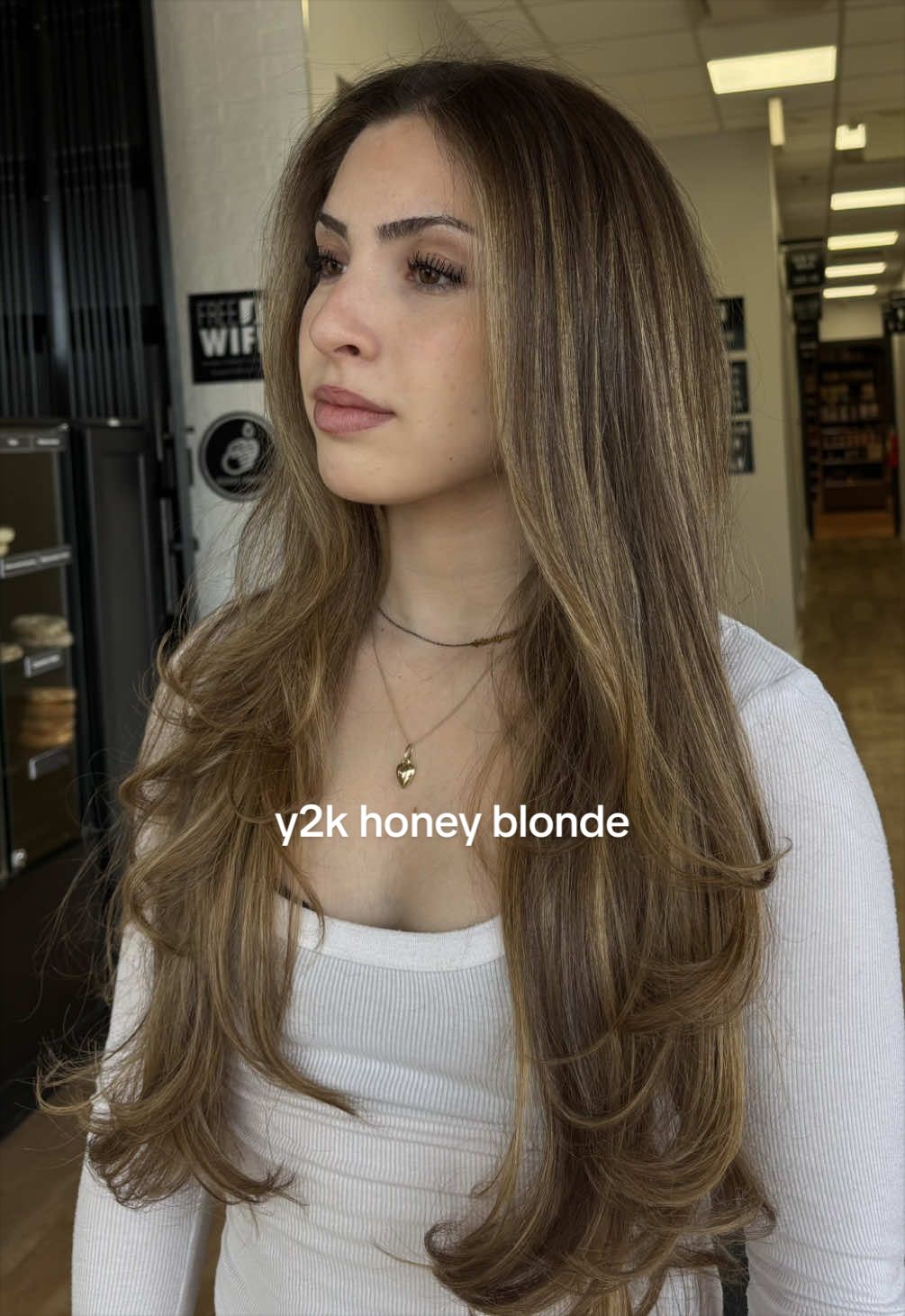 @Mya Groves | HAIRSTYLIST