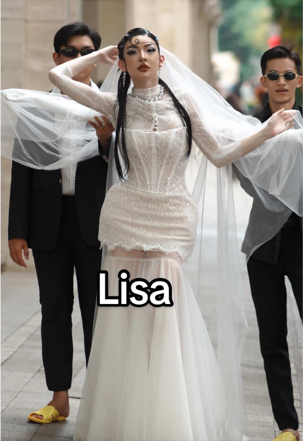 @Mia Lê