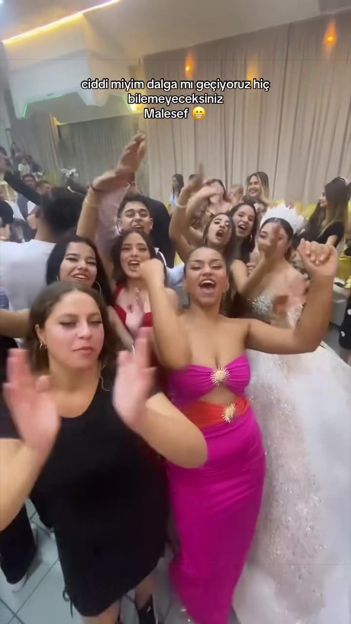 @•