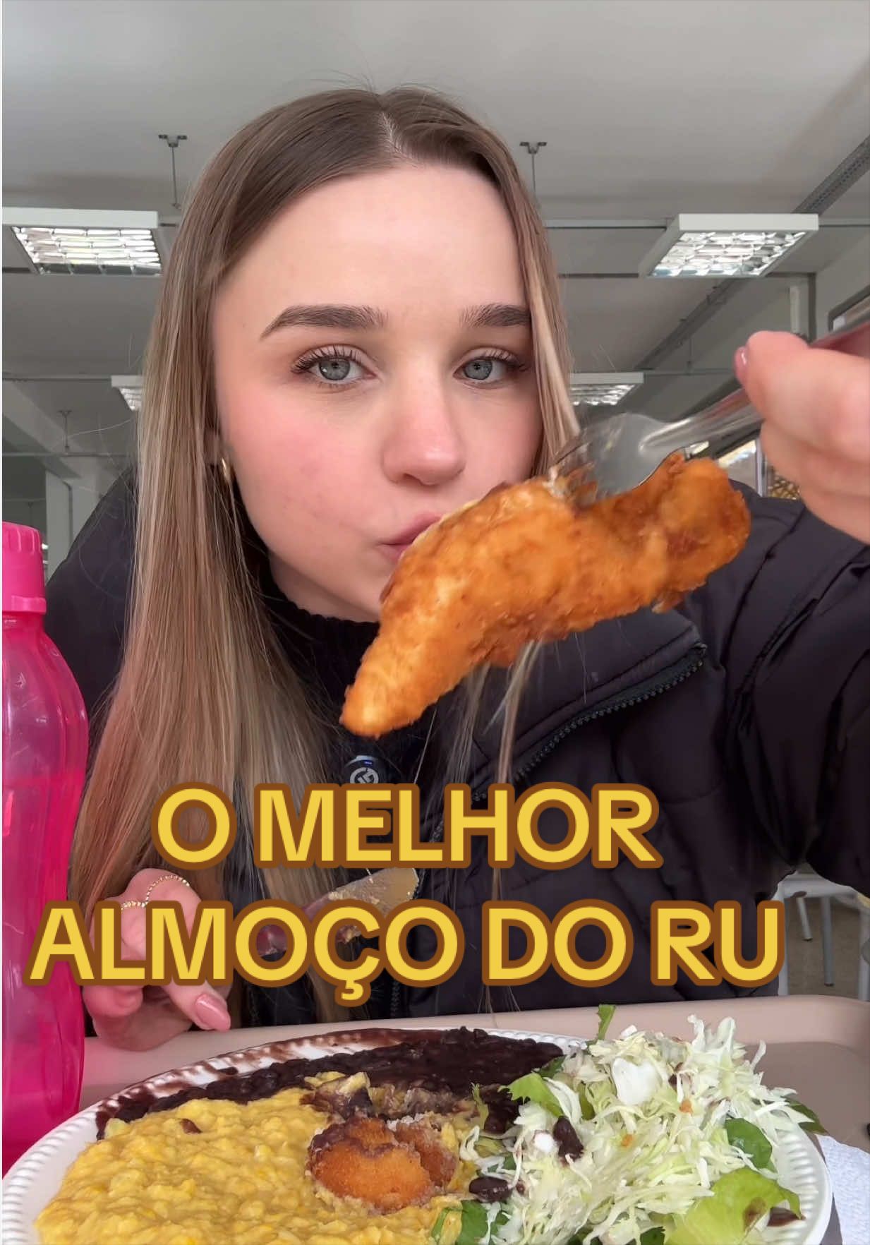 @Larissa 🍉 menina do RU
