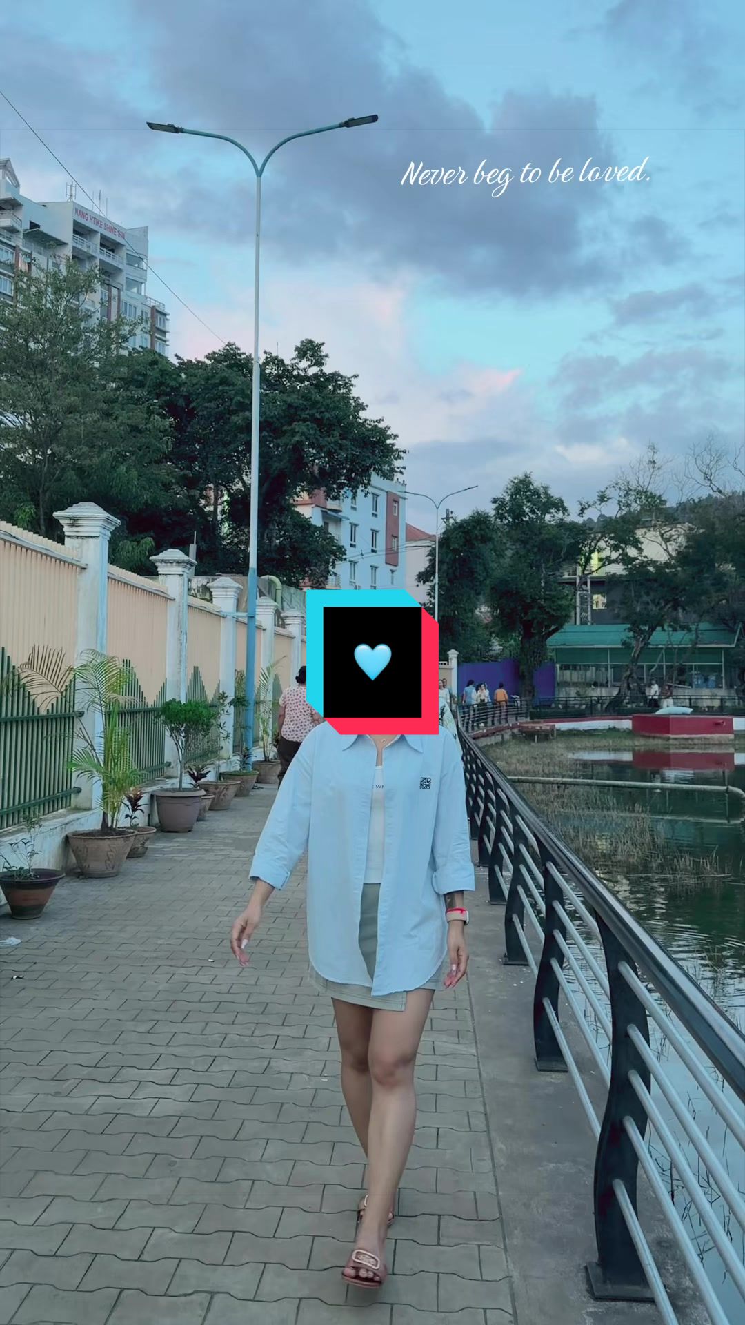 @Sam Poung đ¸á¸á˘ááşáááşá¸