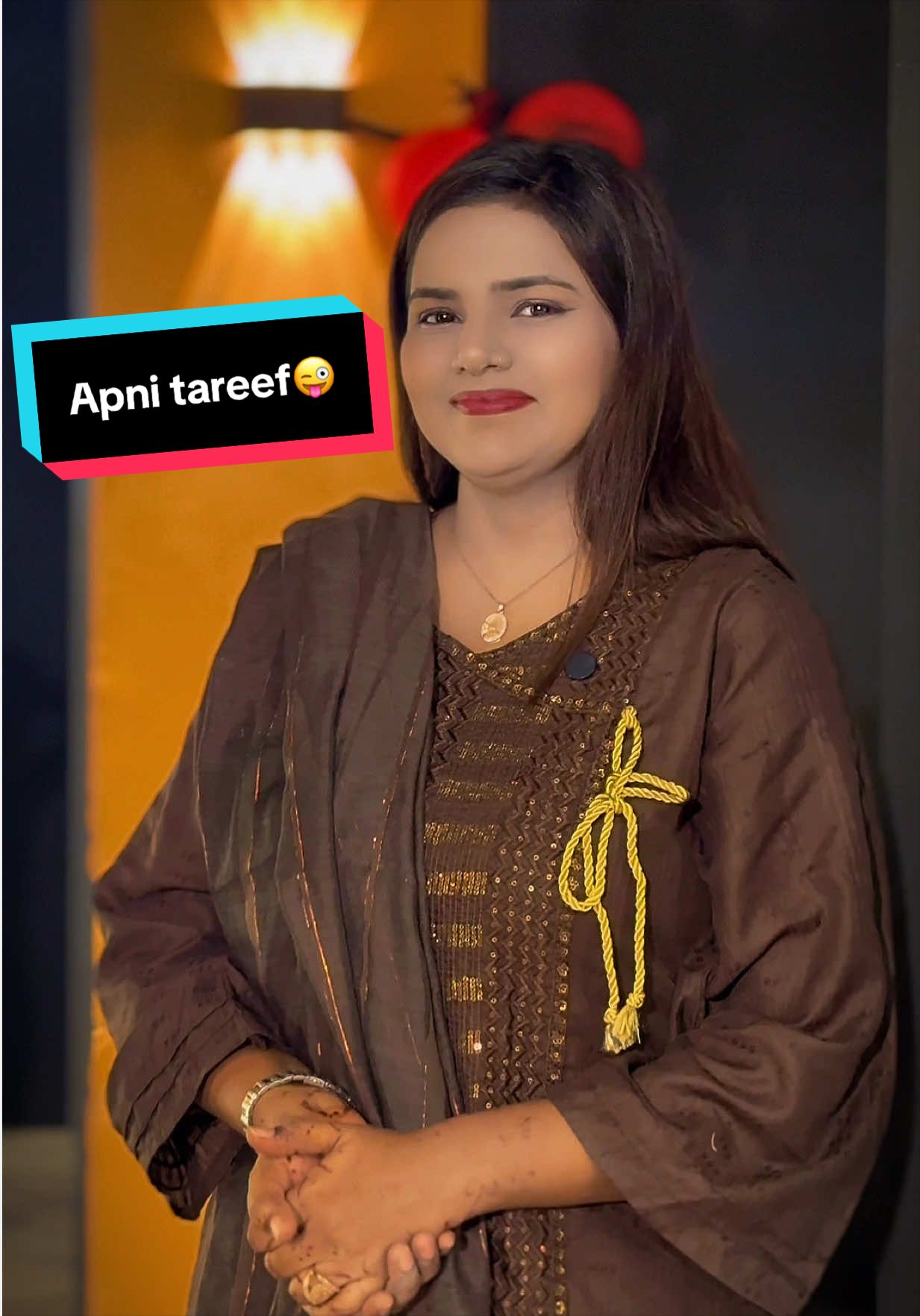 @Erum&ensp;Ayaz live