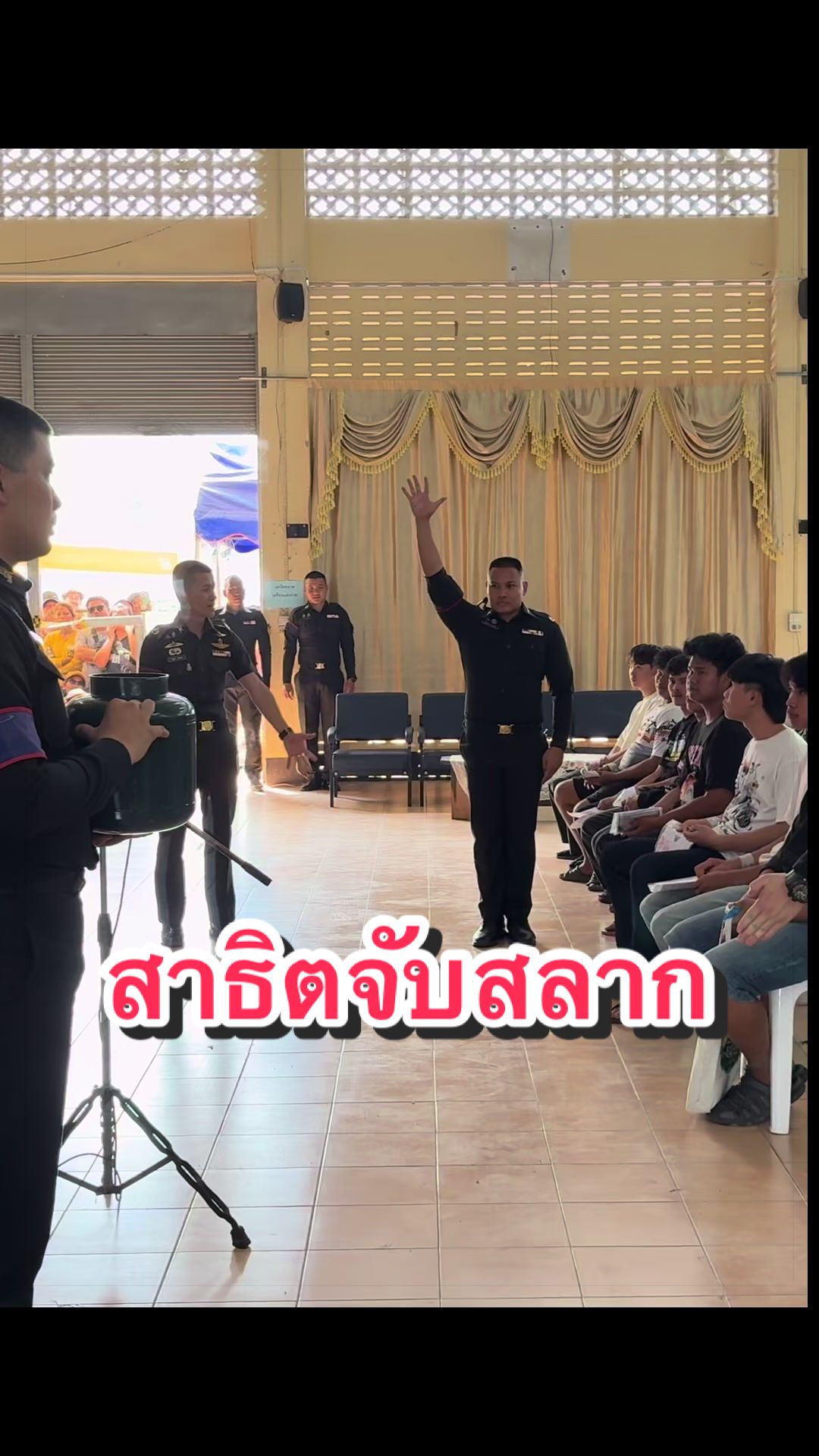 @จ่าท้อปชอบโหนบาร์🤸