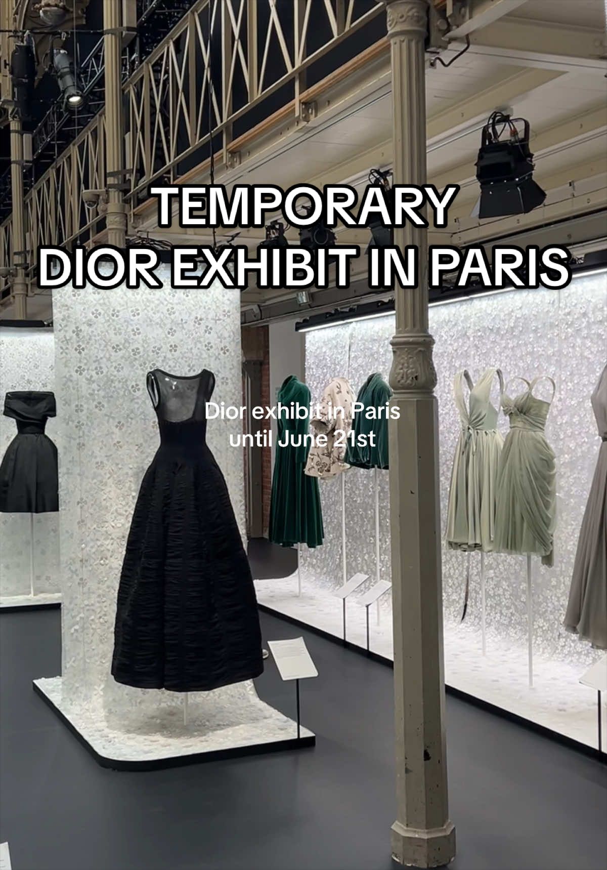 @ZOE IN PARIS 🇫🇷