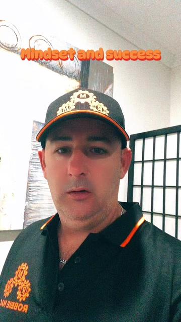@Robbie Mac social