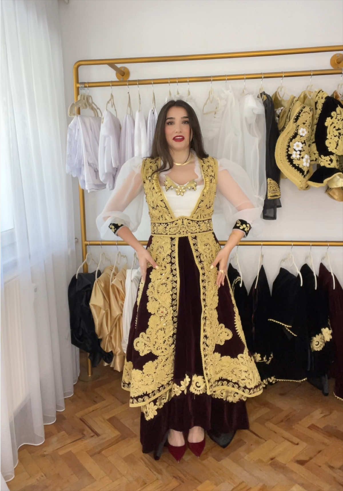 @Elena - Veshje Tradicionale