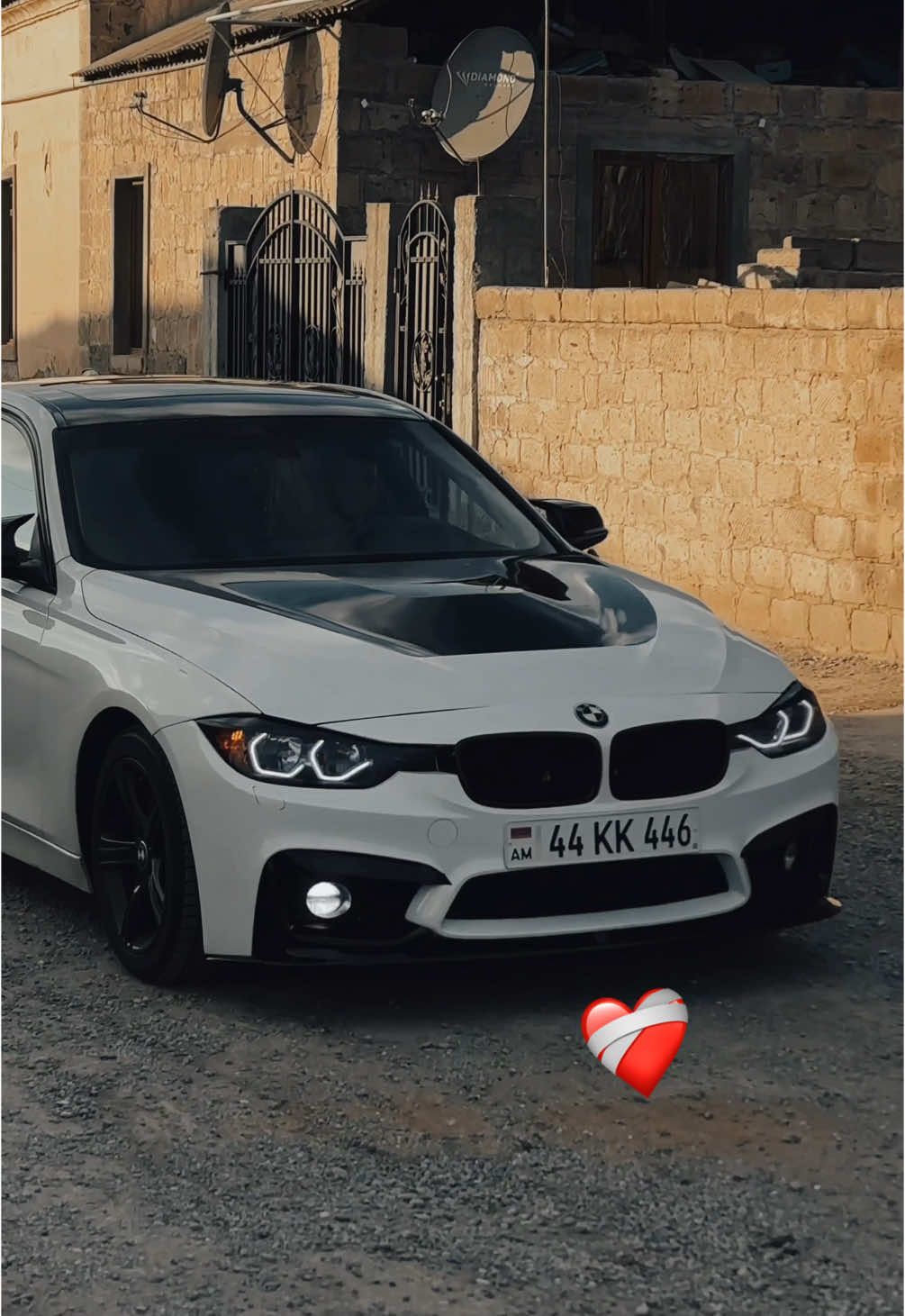 @F30_white