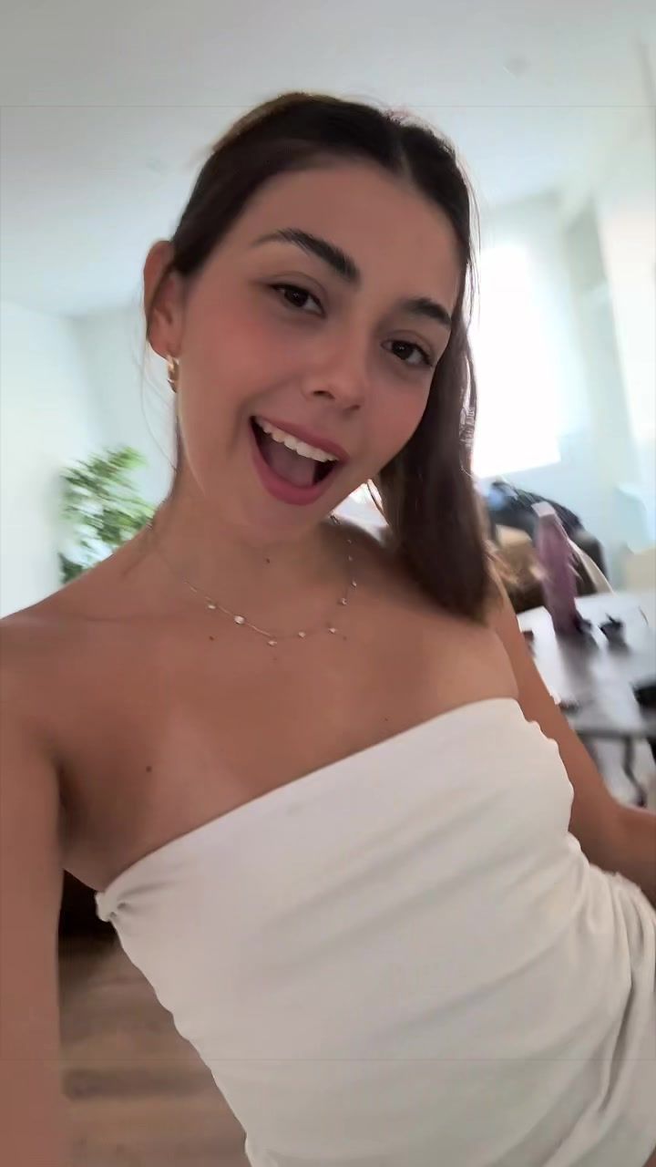 @adrianaleivaac