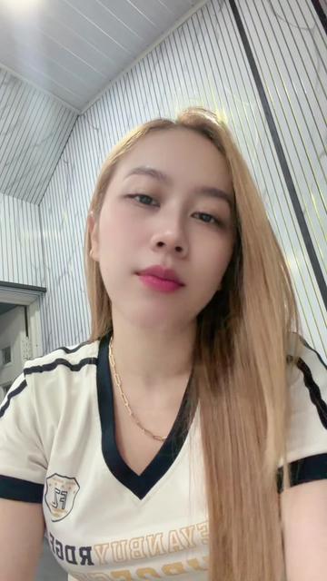 @𝑹𝒊𝒊𝒏𝒔 𝑺𝒂𝒍𝒐𝒏 Denpasar